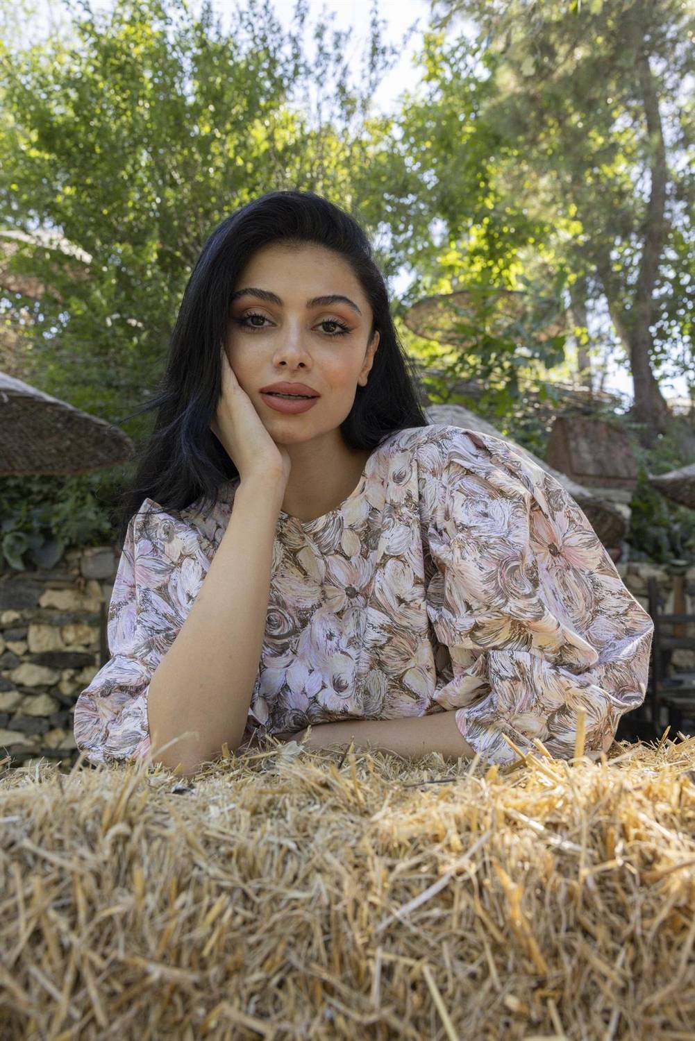 Кофейная блуза с цветочным принтом и объемным рукавом из 100% хлопкового поплина, свободный крой, доступна в размерах S-3XL