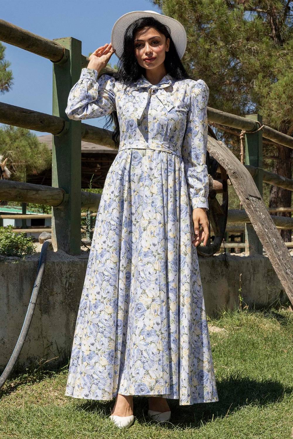 Tesettür Mavi Pastel  Çiçekli Boyundan Bağlamalı Kloş Elbise