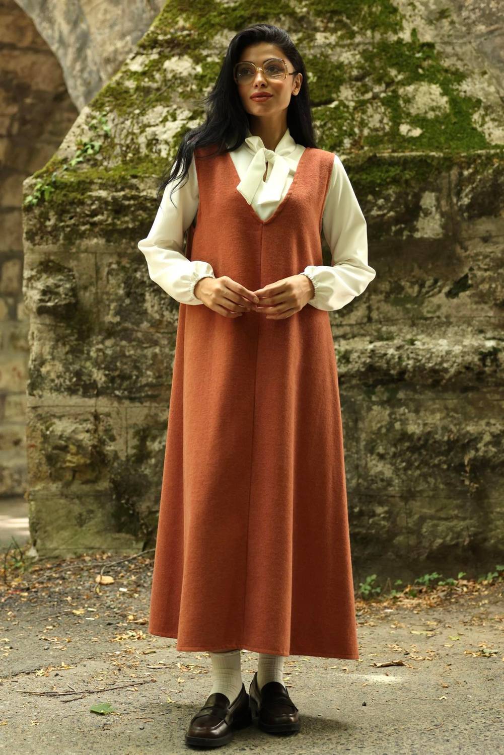 Пуховик длинный зимний с V-образным вырезом из кашемировой ткани для женщин, размер 36-46, комфортный и стильный выбор на холодный сезон