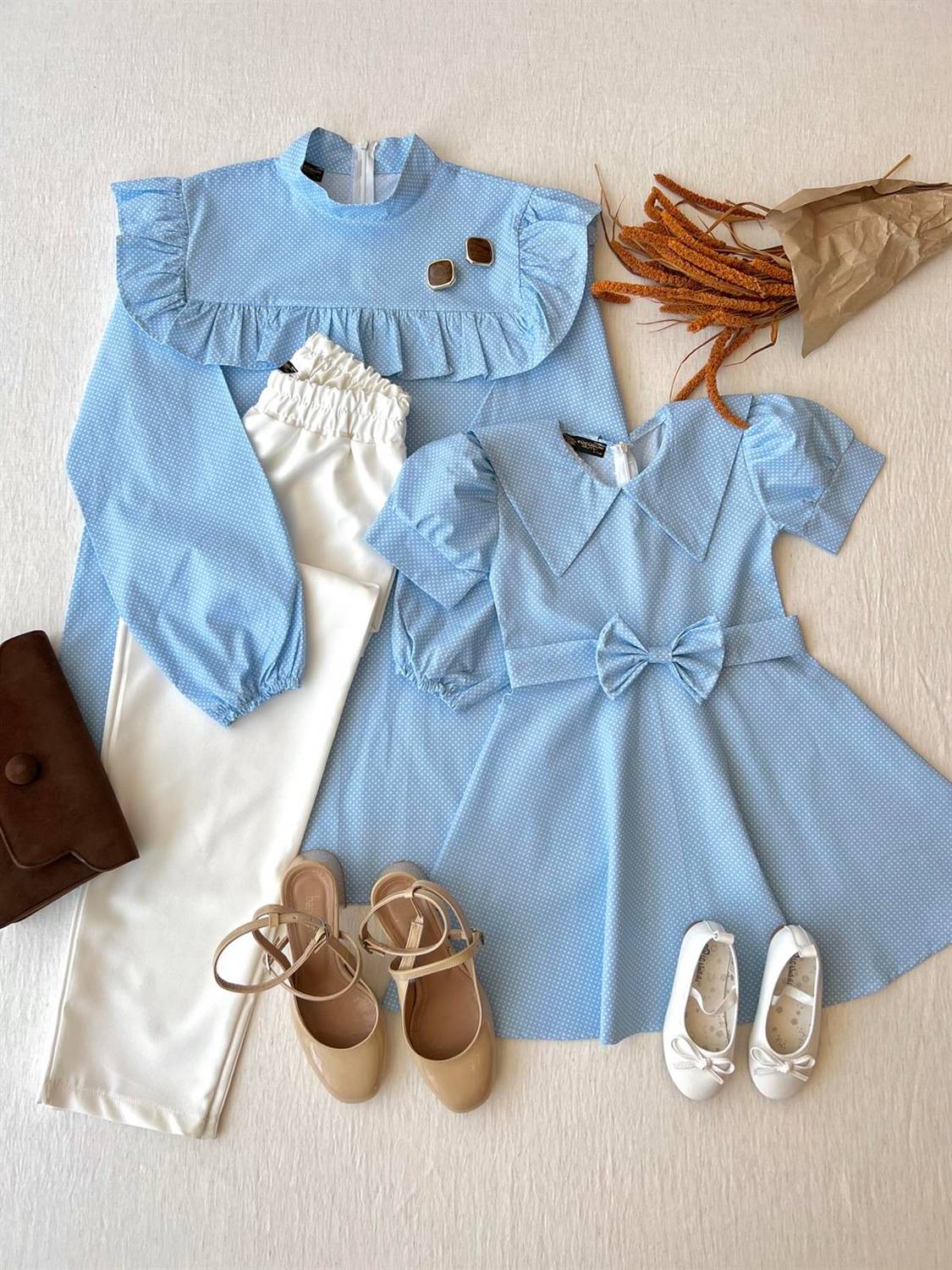 سترة زرقاء منقطة وفستان بناتي من قماش البوبلين ذو ياقة منقطة زرقاء