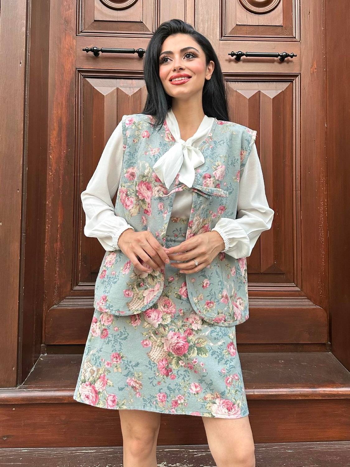 Kısa Turkuaz-Pembe Çiçekli Pazen Yelek-Etek Takımı (2li Takım)