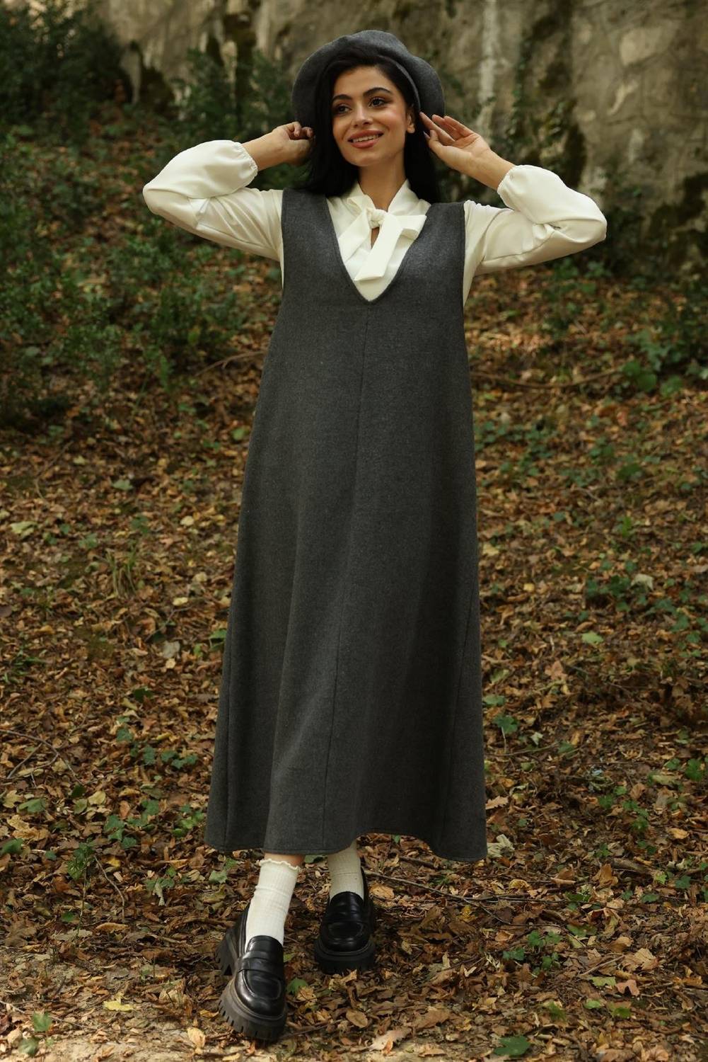 Антрацитовое зимнее платье с V-образным вырезом и головным убором из кашемира, состав: 80% полиэстер, 20% хлопок