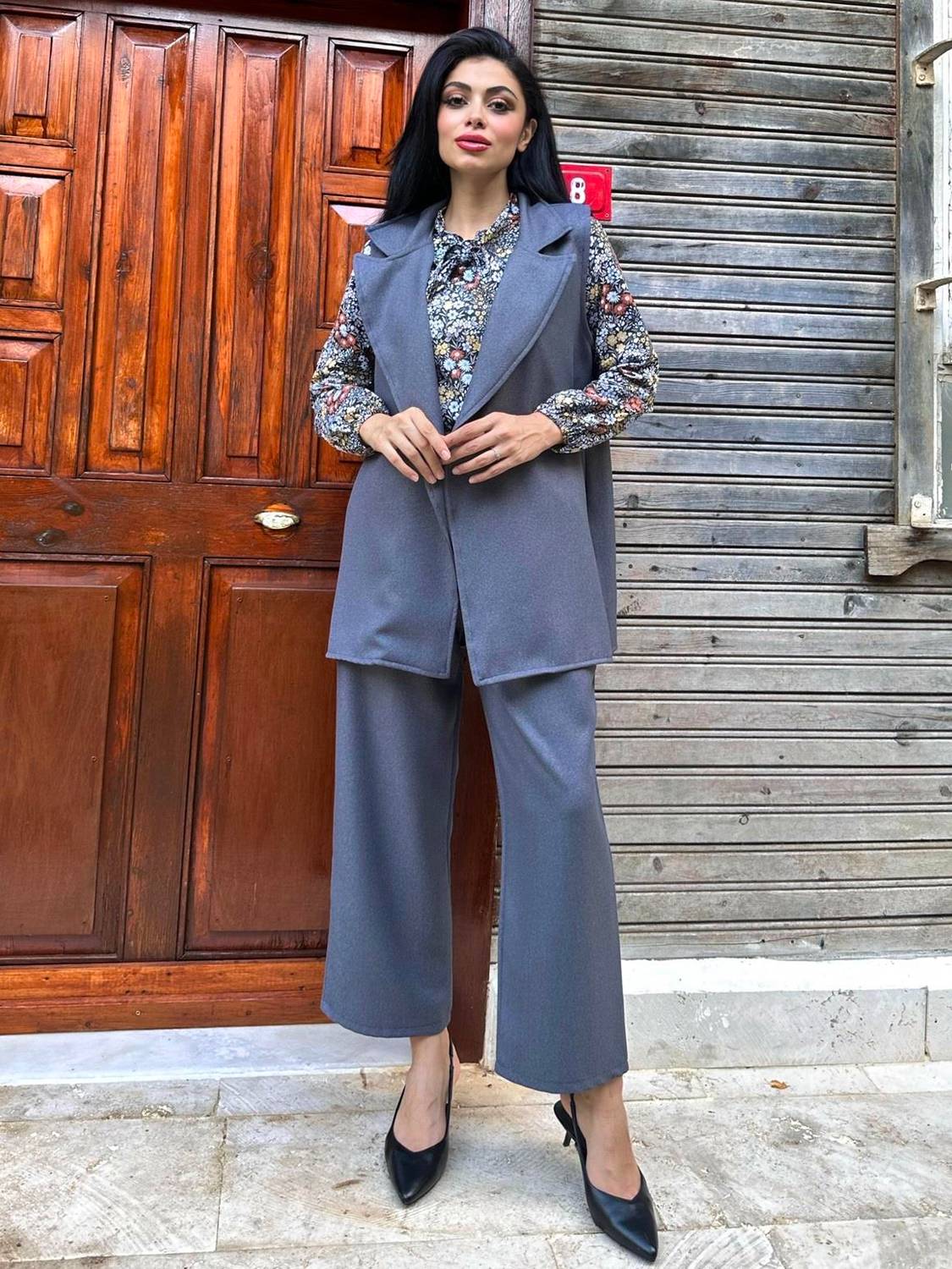 طقم من سترة وبنطلون بتأثير صوف باللون الرمادي، قطعتان