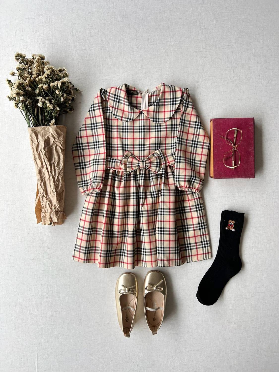 كريم منقوشة فستان الفتاة طوق الطفل