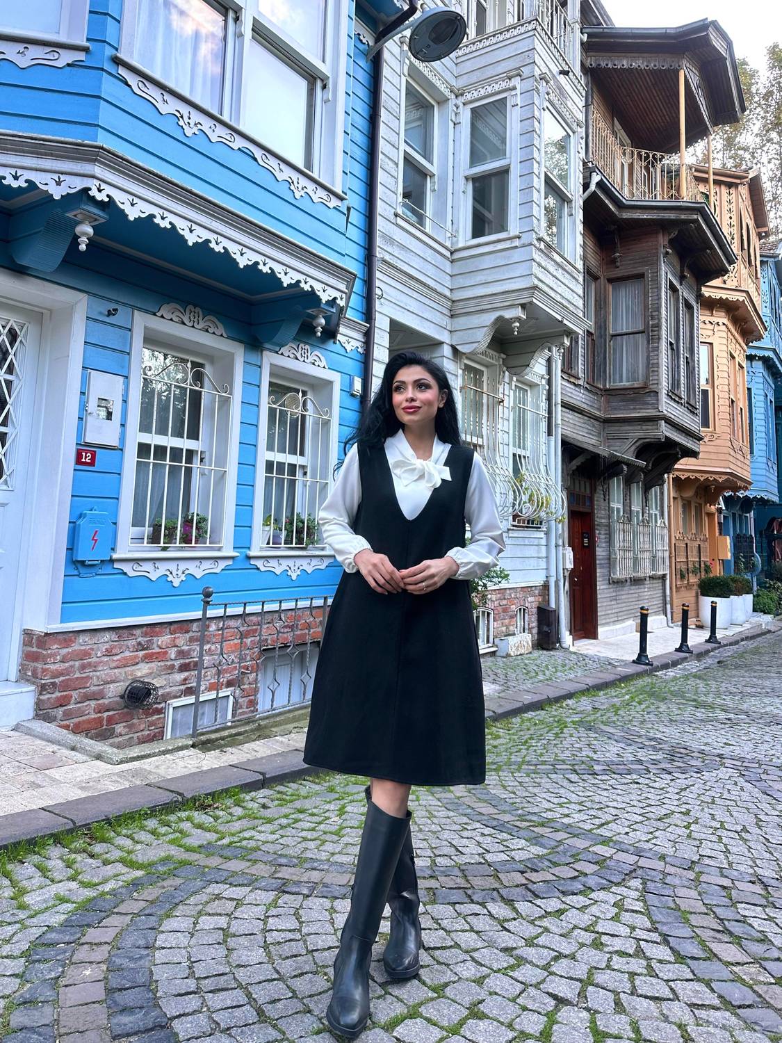 Siyah Kaşe Kısa Jile Elbise