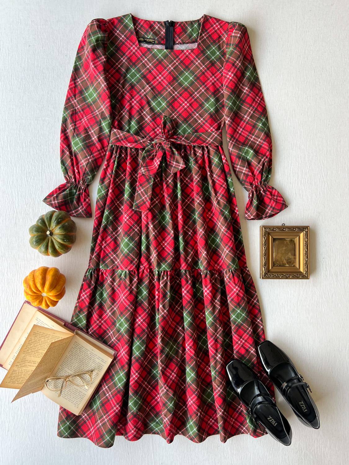 فستان أحمر منقوش بياقة مربعة متعدد الطبقات للنساء