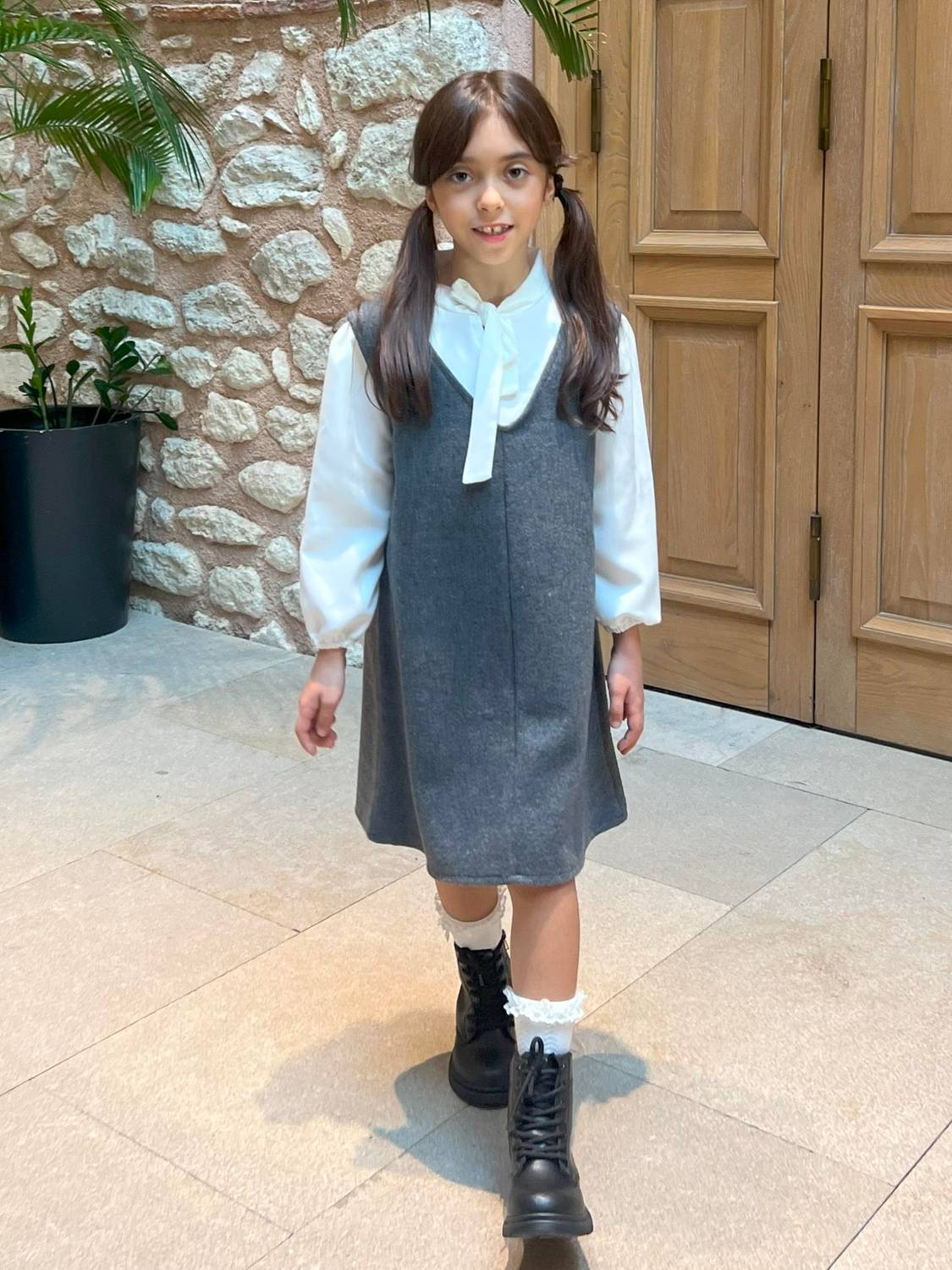 Сукня-салопет для дівчинки, антрацитова, вільний крій, 30% вовни, ручне прання, не просвічується, для віку 8-9 років