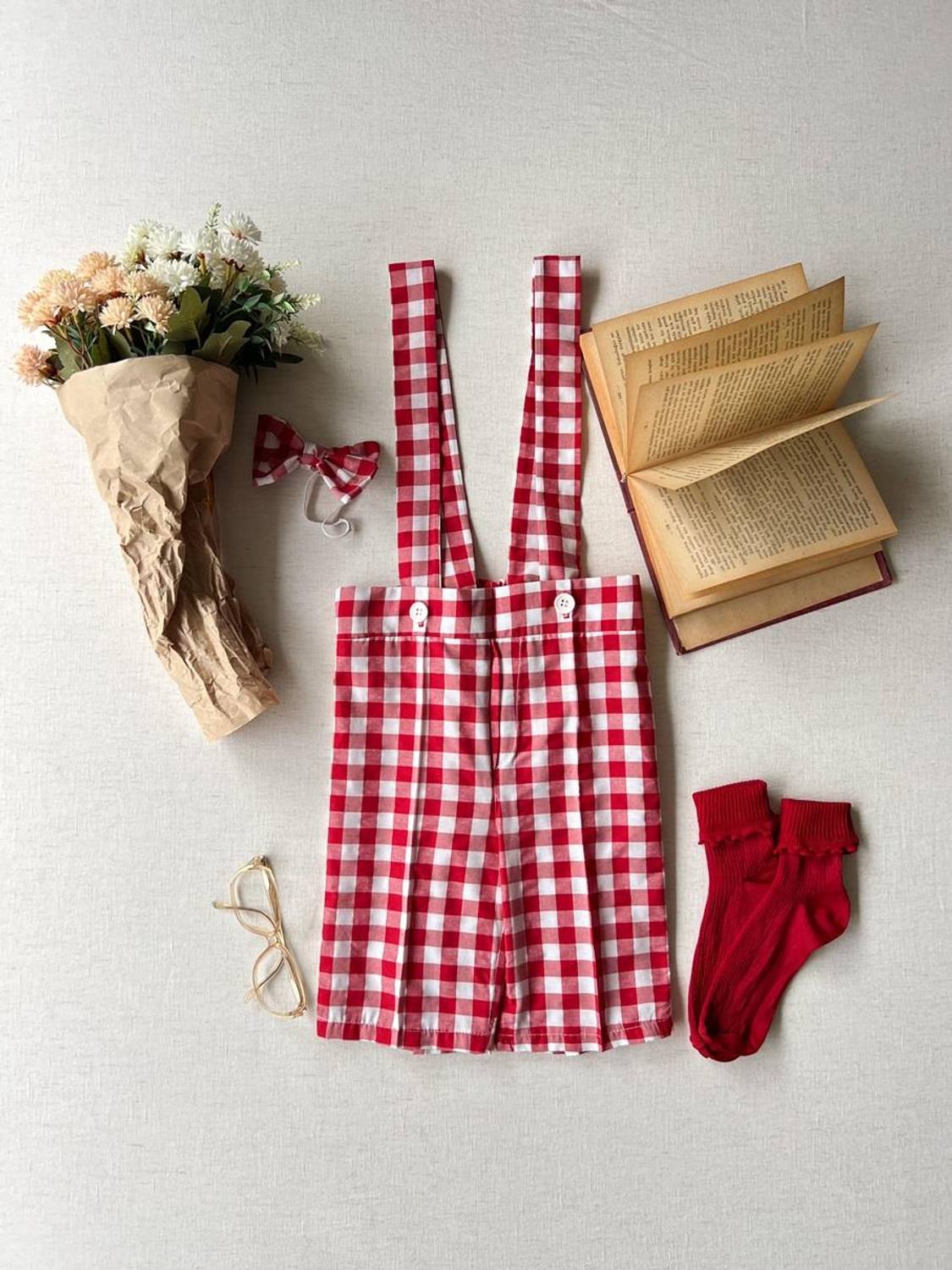 سالوبيت من القماش القطني الأحمر وربطة عنق