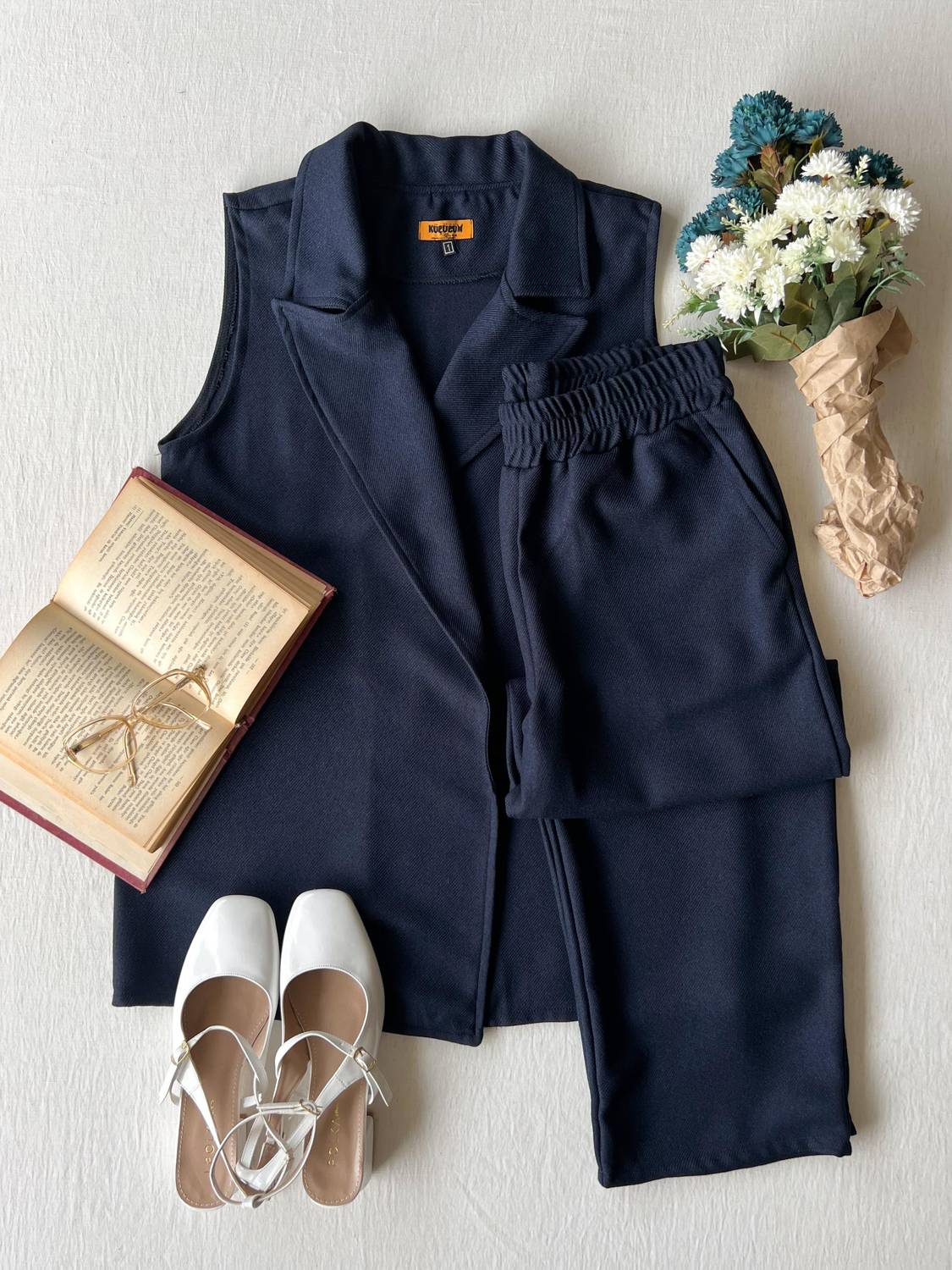 طقم بنطال وسترة بتأثير صوف باللون الأزرق الداكن، قطعتان