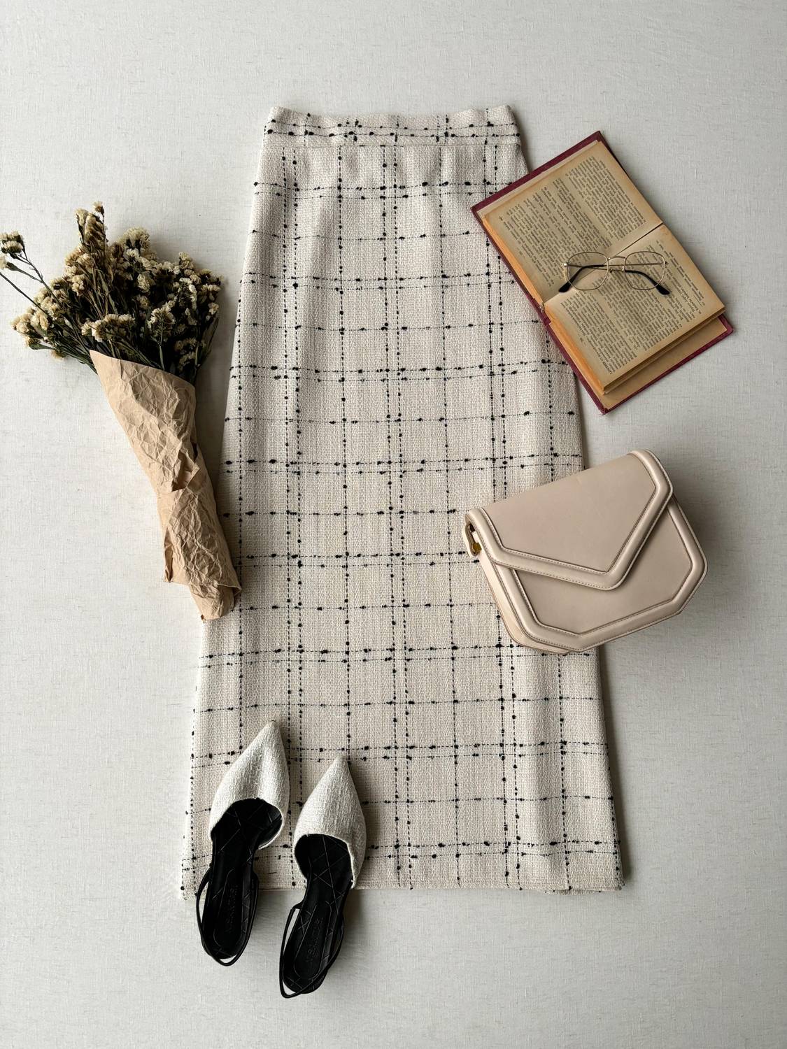 تنورة طويلة تويد بيضاء