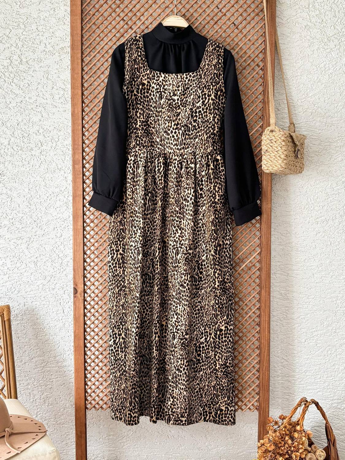 Black Crepe Blouse and Leopard Patterned Viscose Gilet Dress (Set of 2)