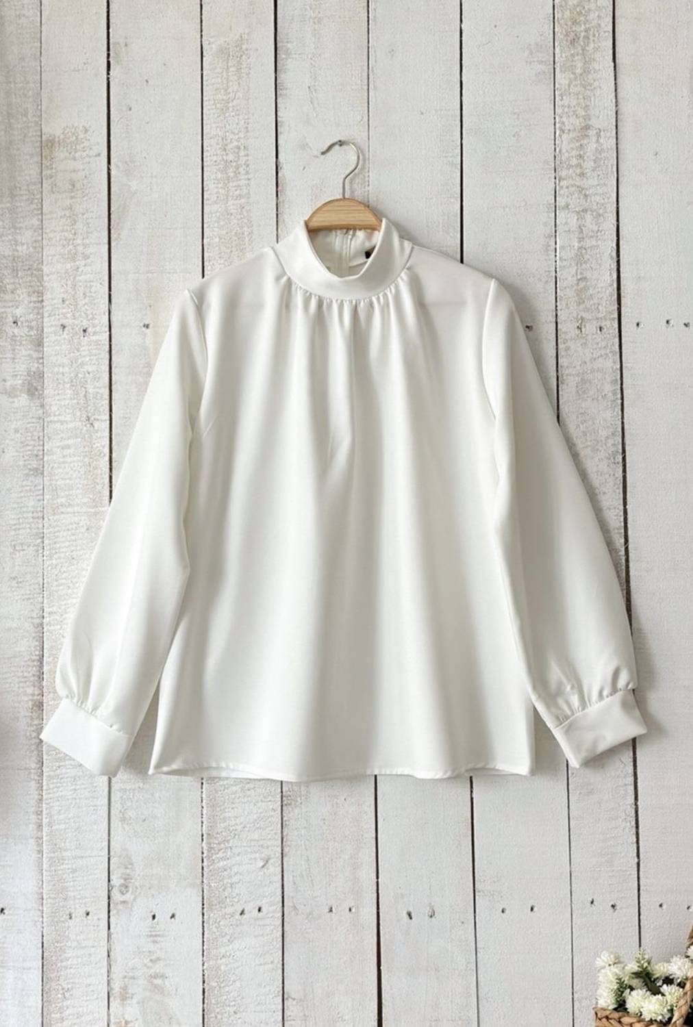 Beyaz Büzgülü Krep Bluz