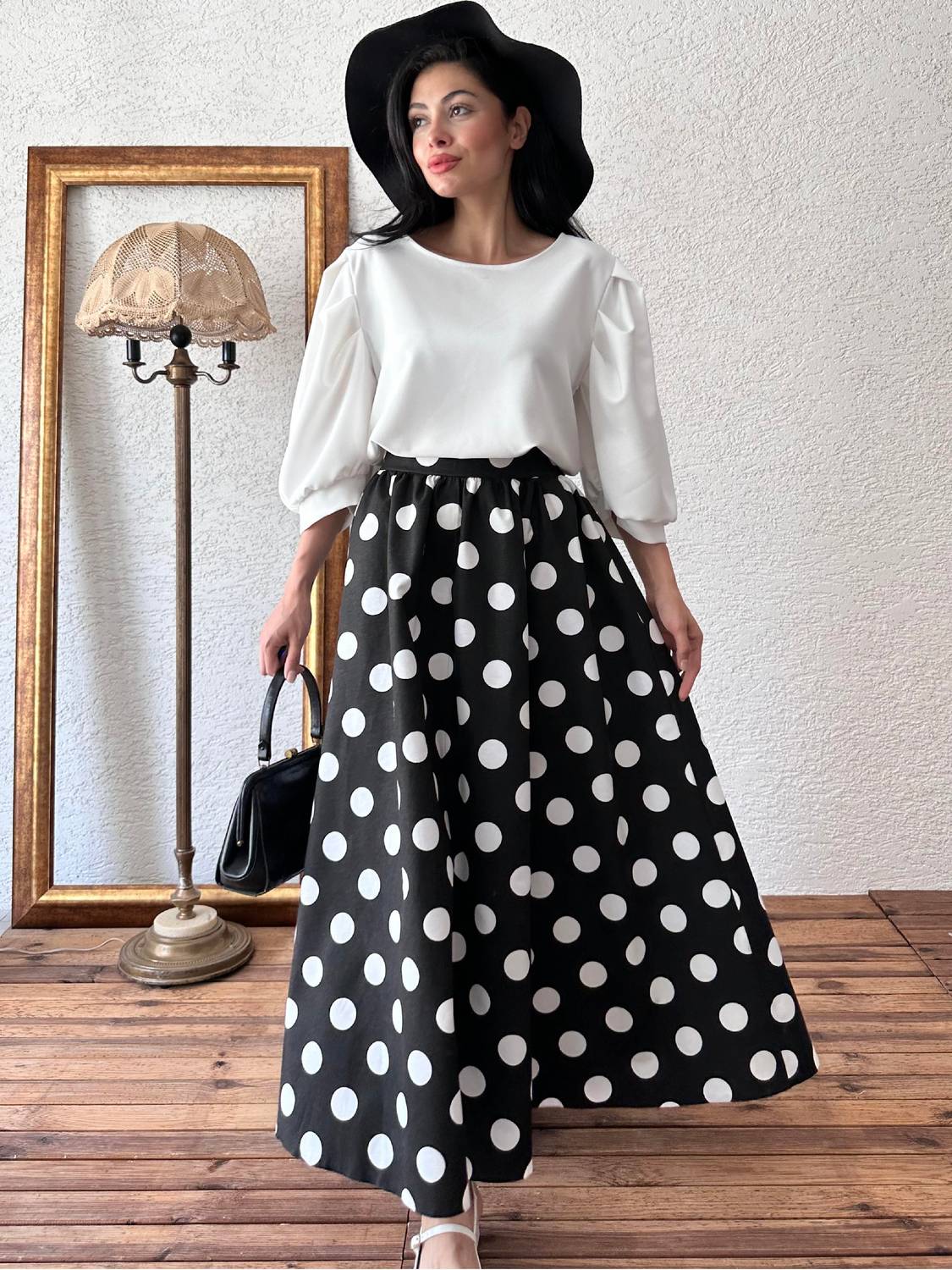 Чорна спідниця з великим горошком з габардину 95 см, облягаючий крій, розмір S, рекомендується ручне прання, не пропускає, стильний та елегантний
