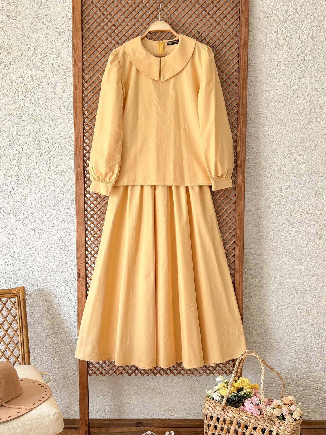 Açık Sarı Küçük Yakalı Poplin Bluz ve Büzgülü Kloş Etek Takımı