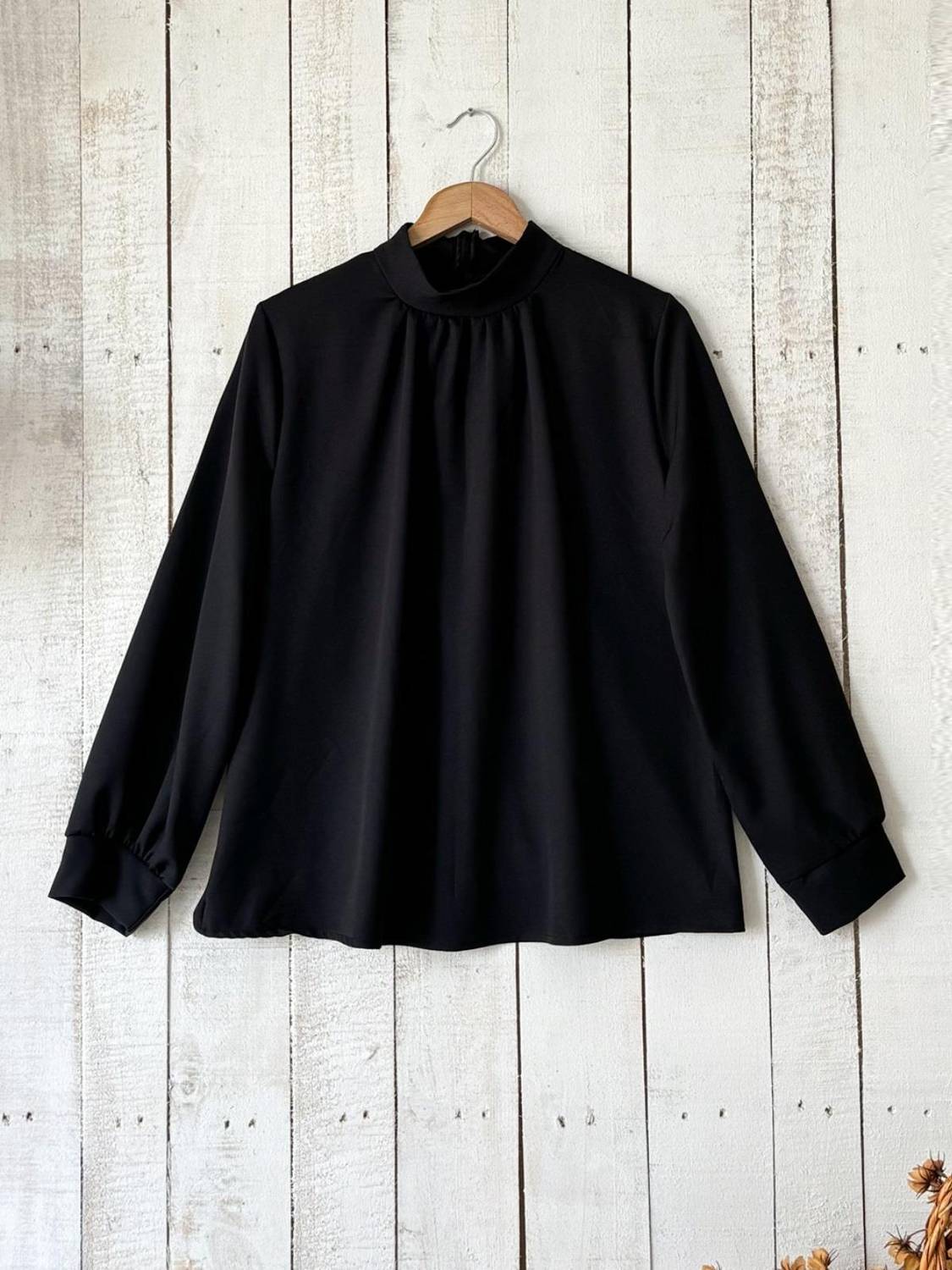 Siyah Büzgülü Krep Bluz