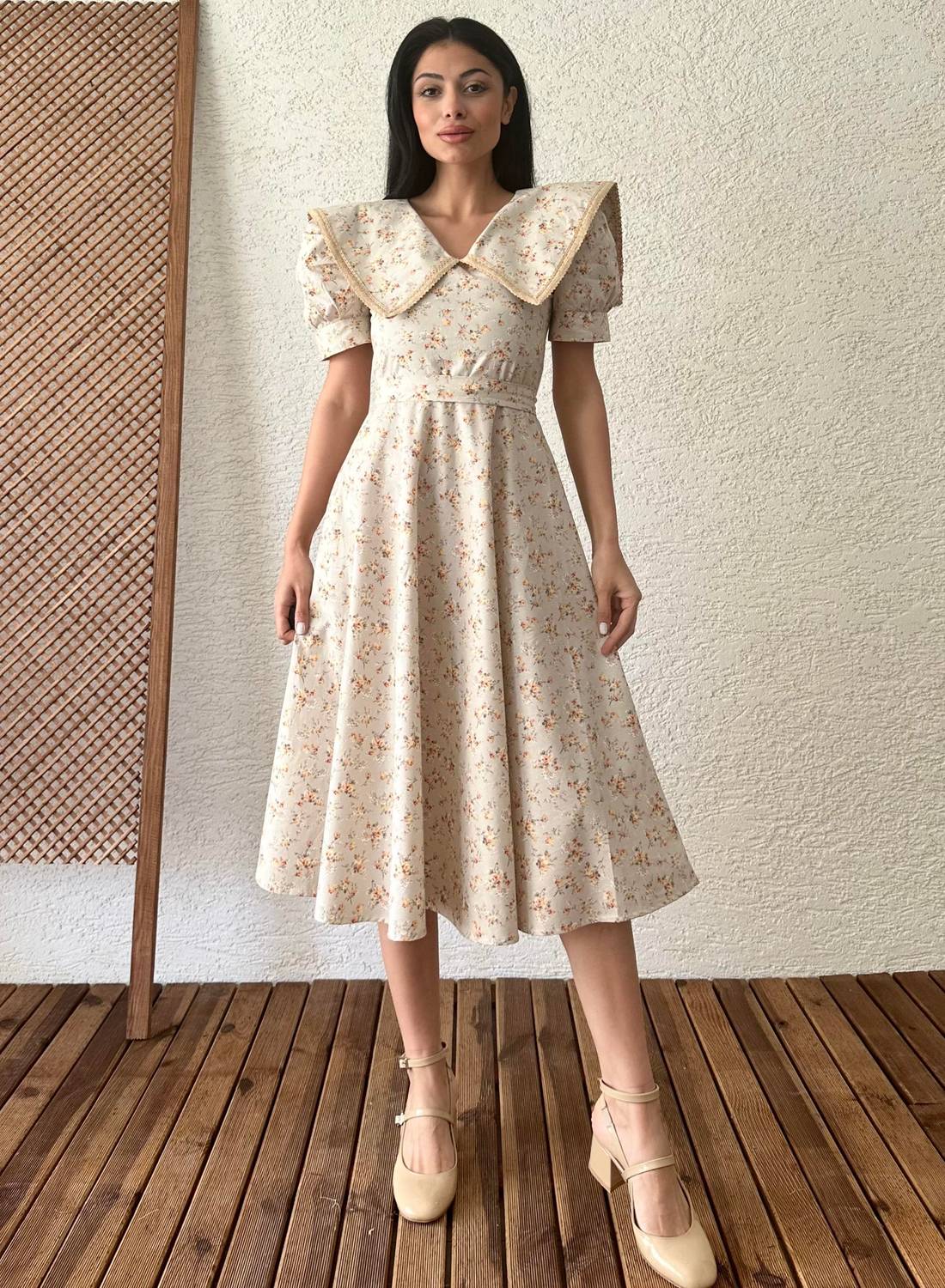 Vintage Büyük Yakalı Krem-Kahve Çiçekli Kloş Elbise