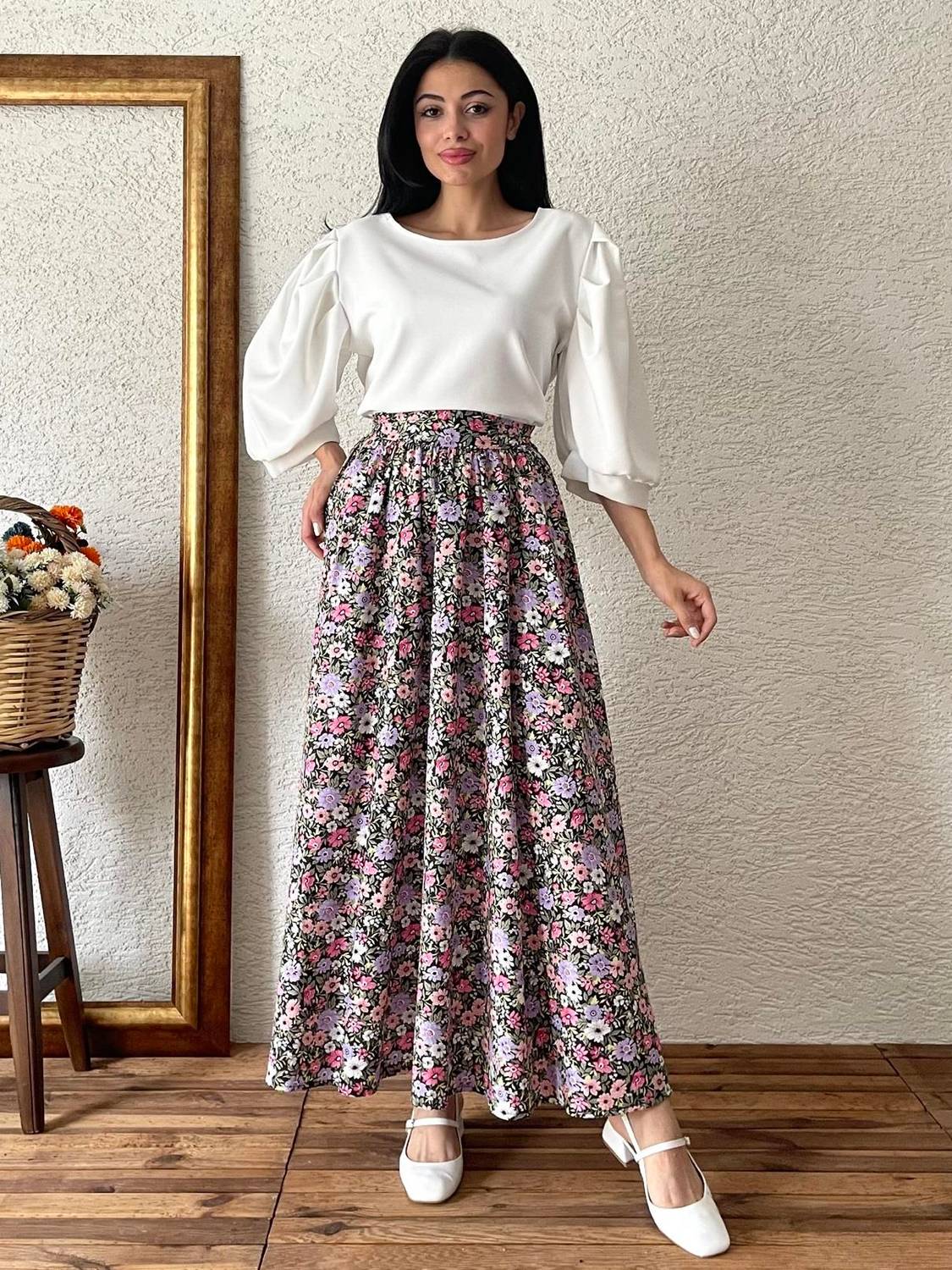 Чорна-фіолетова спідниця з квітковим принтом з попліну, облягаючий крій, 95 см довжина, модель S, для жінок, розміри 1 та 2