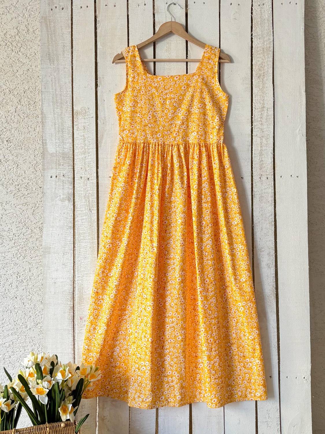 Yellow Daisy Print Poplin Dress, 135cm Length, Sizes 36-46, Hand Wash Recommended, Non-Transparent Fabric, Stylish and Comfortable