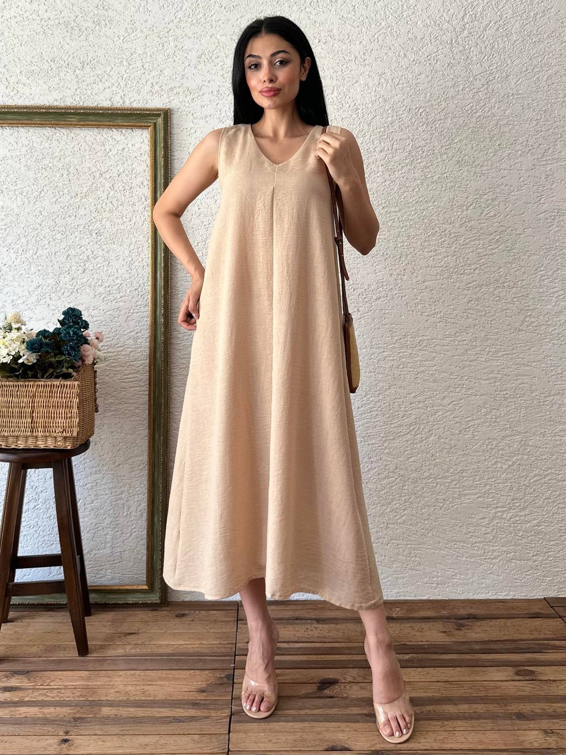 Bej Rengi Keten V-Yaka Salaş Model Elbise