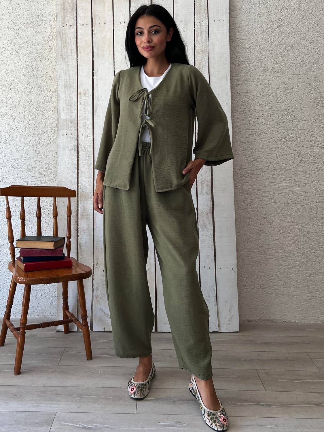 Темно-зелені лляні штани з блузкою на зав’язках (2 в 1) - легка дихаюча тканина, вільний крій, стандартний розмір