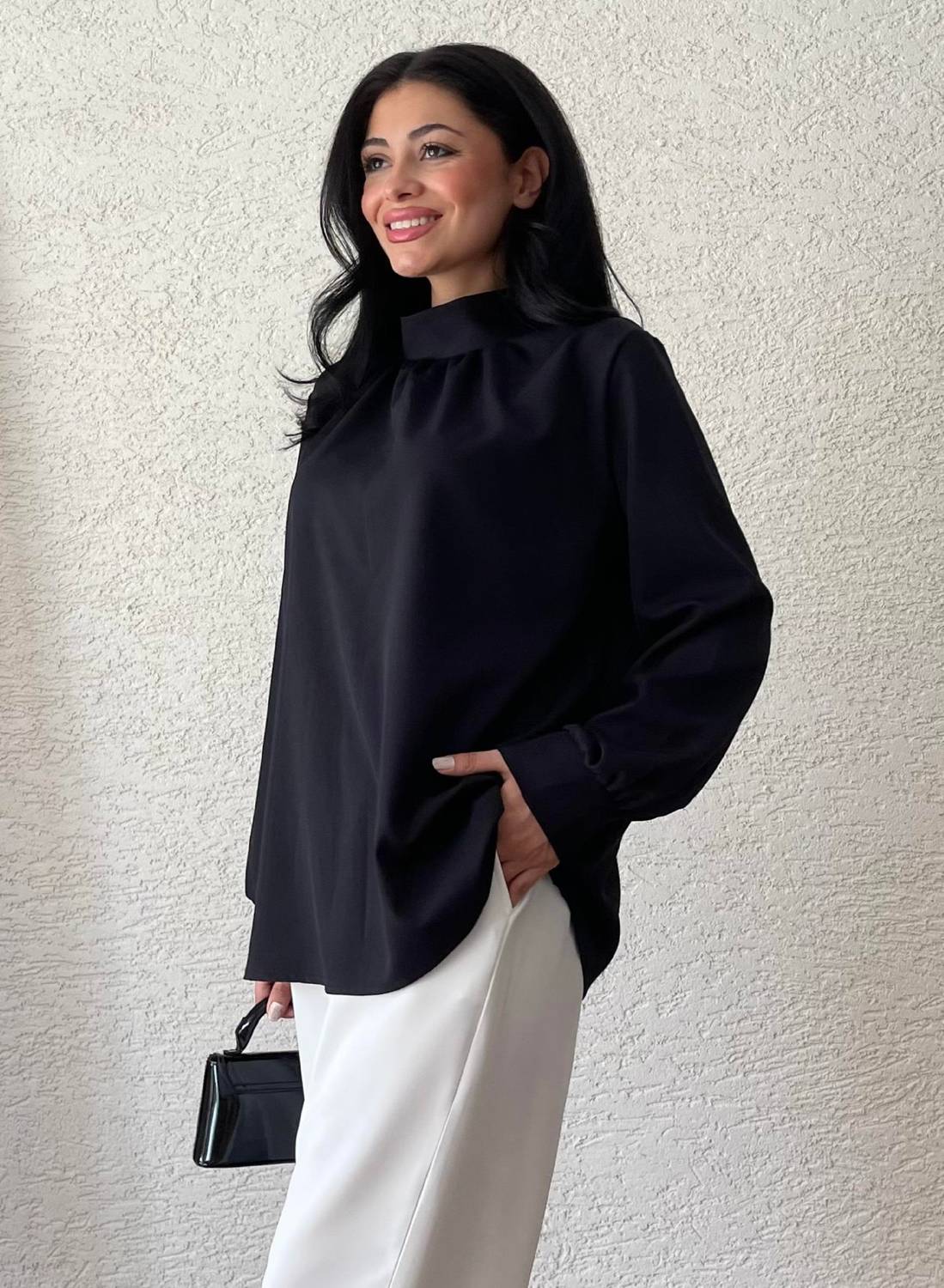 Siyah Boğaz Büzgülü Uzun Kollu Krep Bluz
