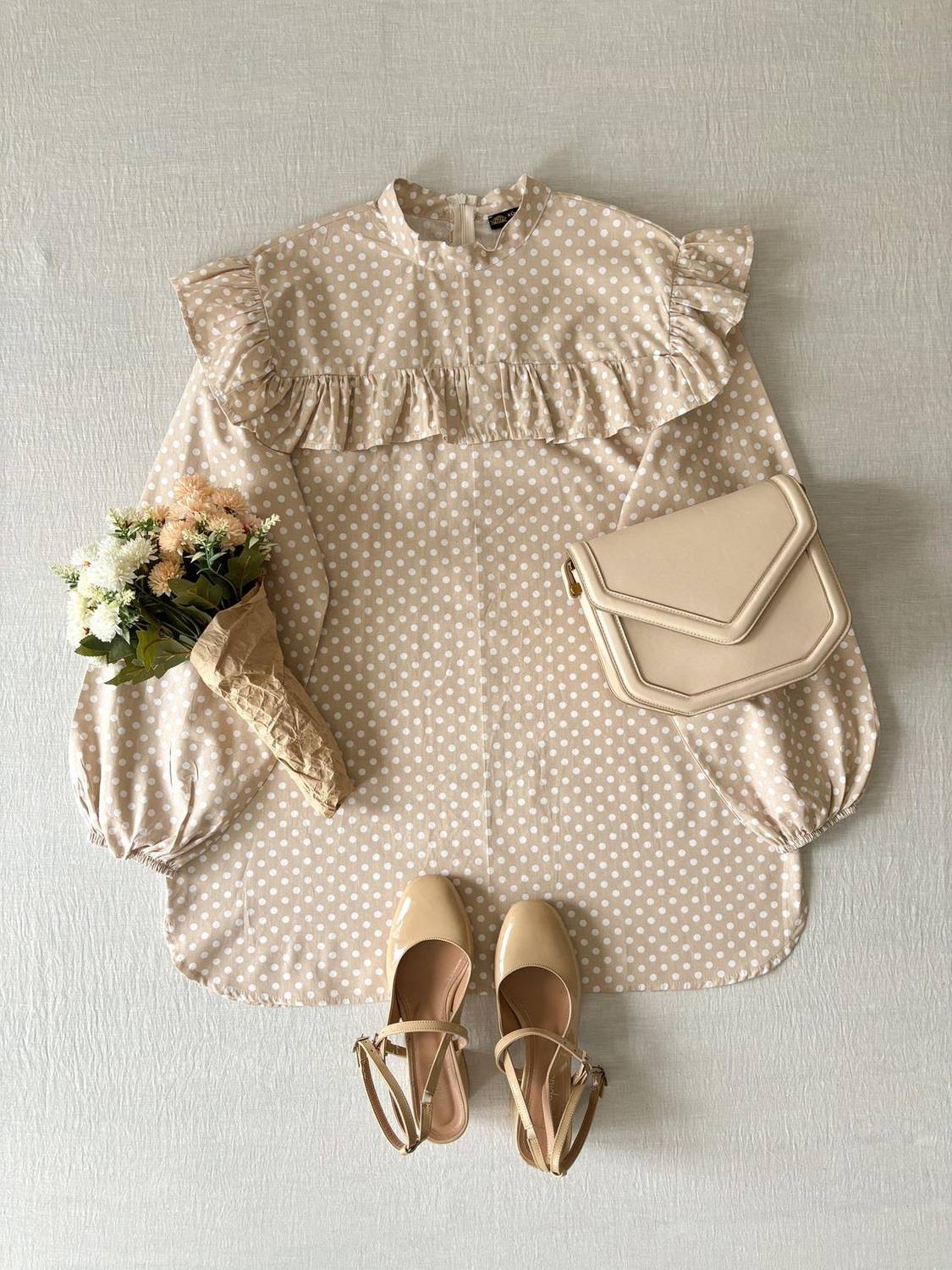 Krem Puantiyeli Omuzdan Fırfırlı Poplin Tunik