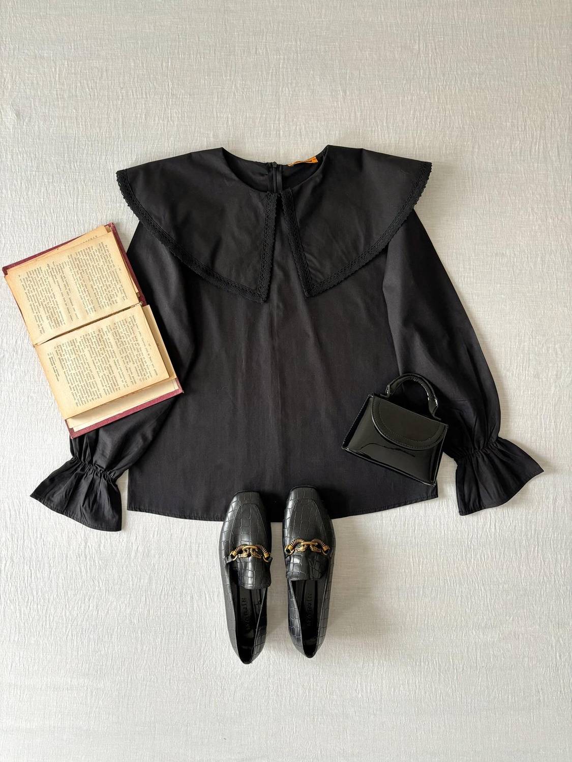 Siyah Büyük Yakalı Dantelli Poplin Bluz