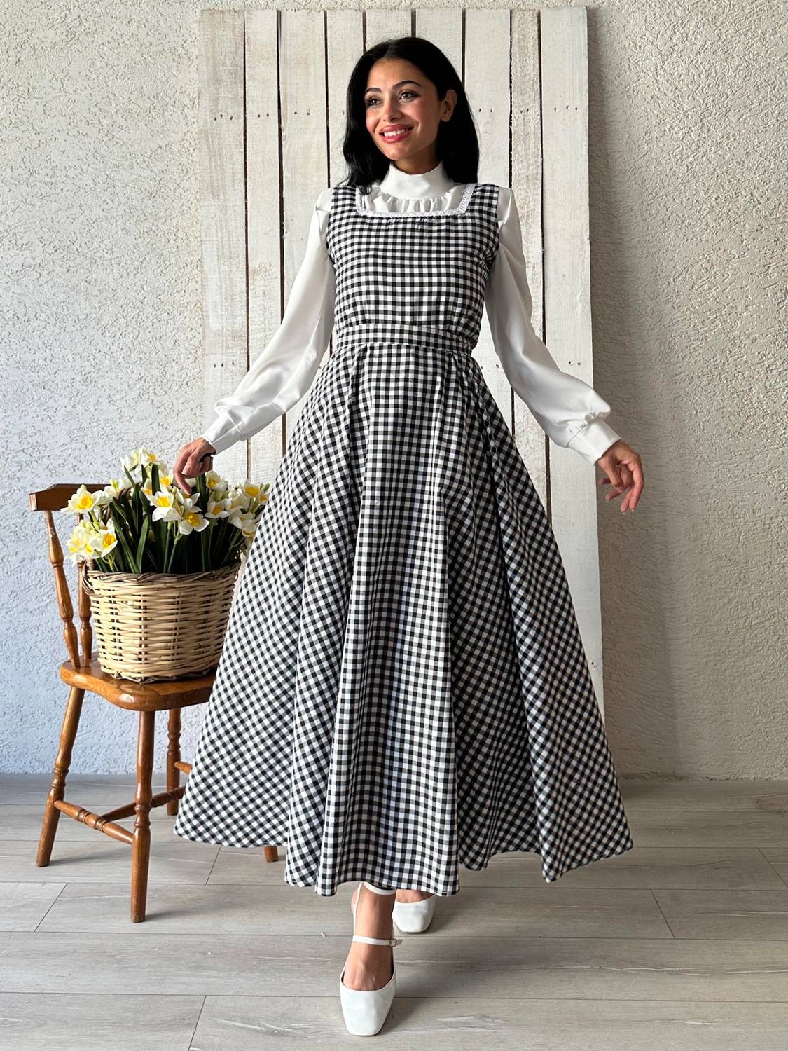 Комплект з подовженого чорного плаття та блузи з квадратним вирізом (два в одному)