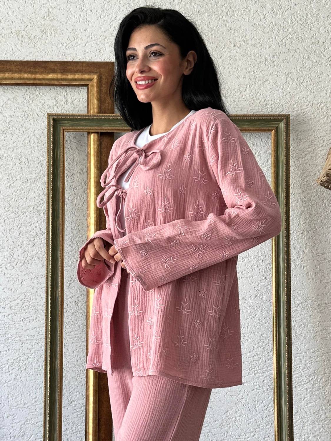 Pudra İşlemeli Müslin Bağlamalı Bluz