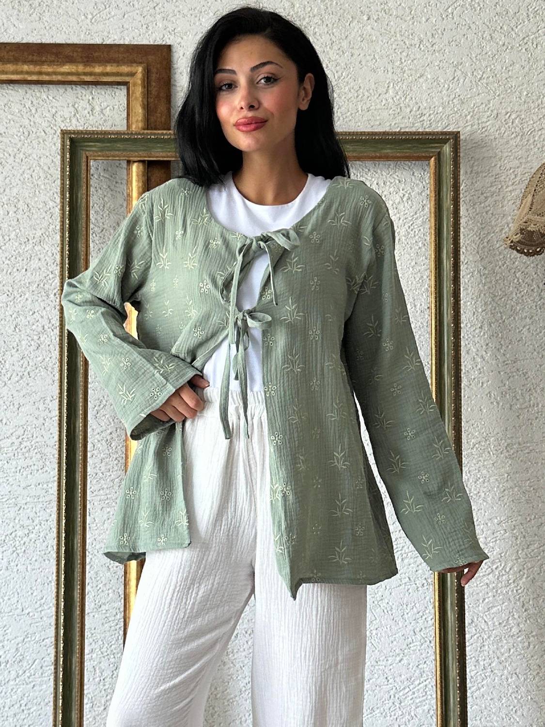 Yeşil İşlemeli Müslin Bağlamalı Bluz