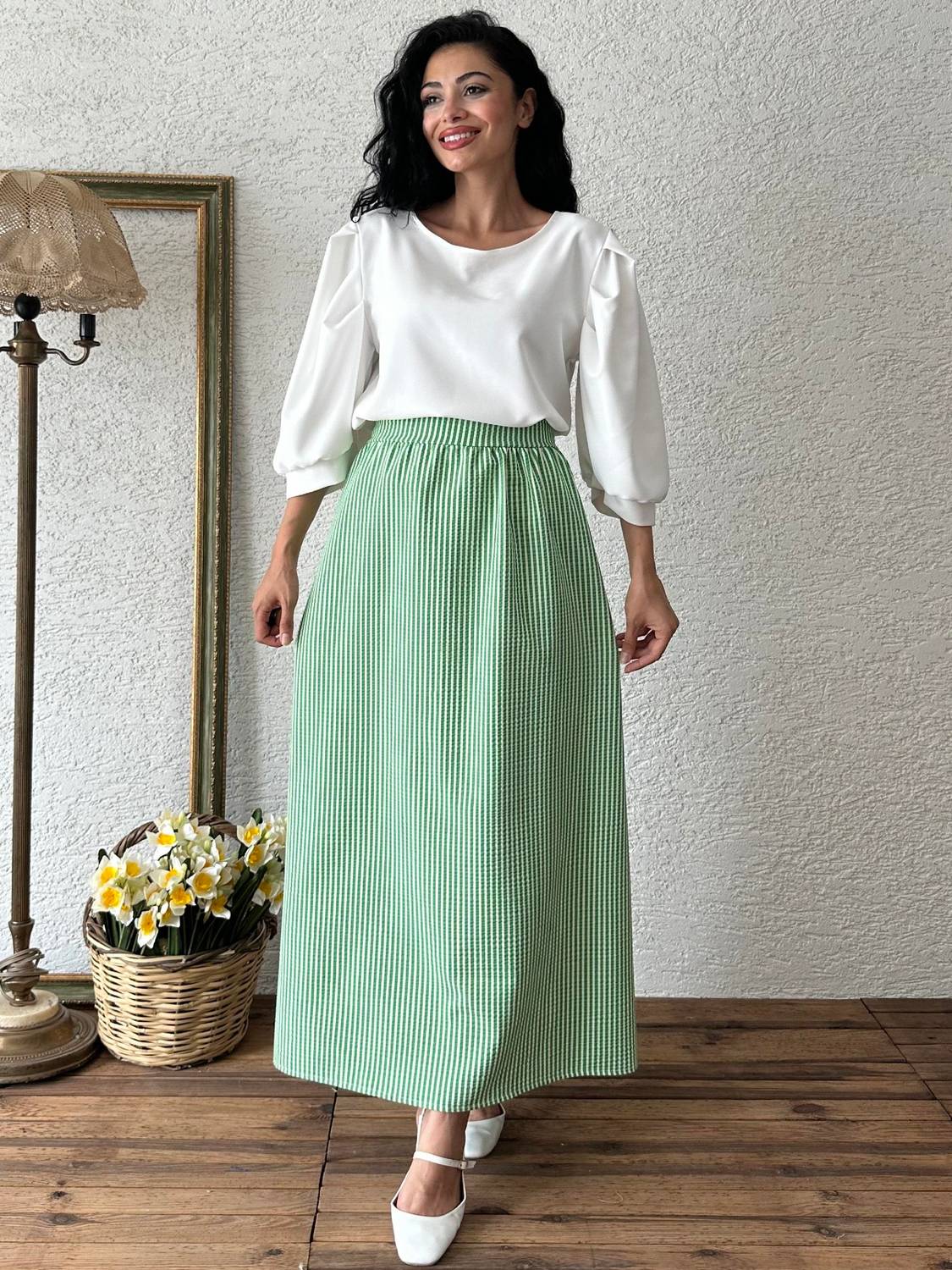 Юбка зеленая в полоску, хлопковая и полиэстерная, 95 см, стирка вручную, размеры 36-42, не просвечивает