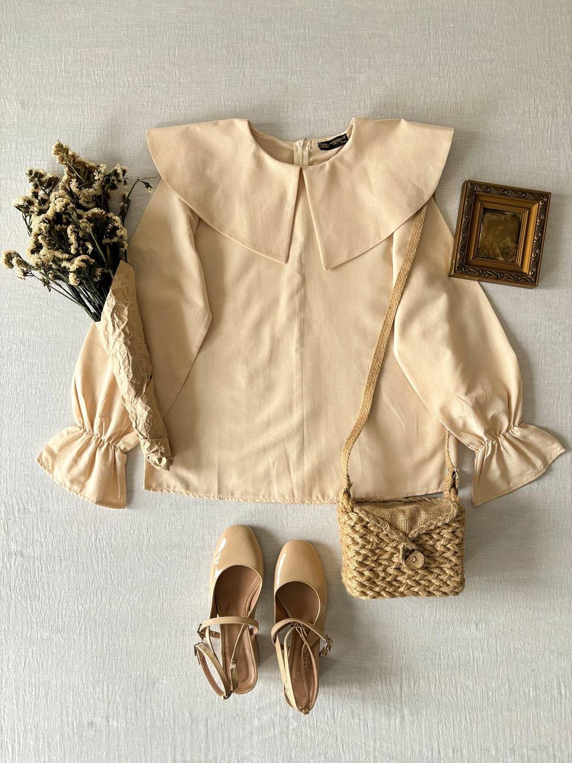 Krem Rengi Büyük Yakalı Poplin Bluz