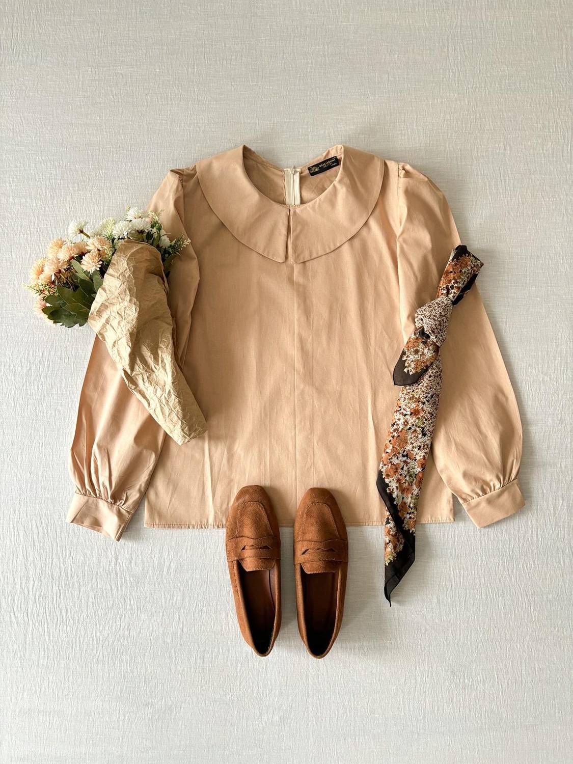 Krem Rengi Küçük Yakalı Poplin Bluz