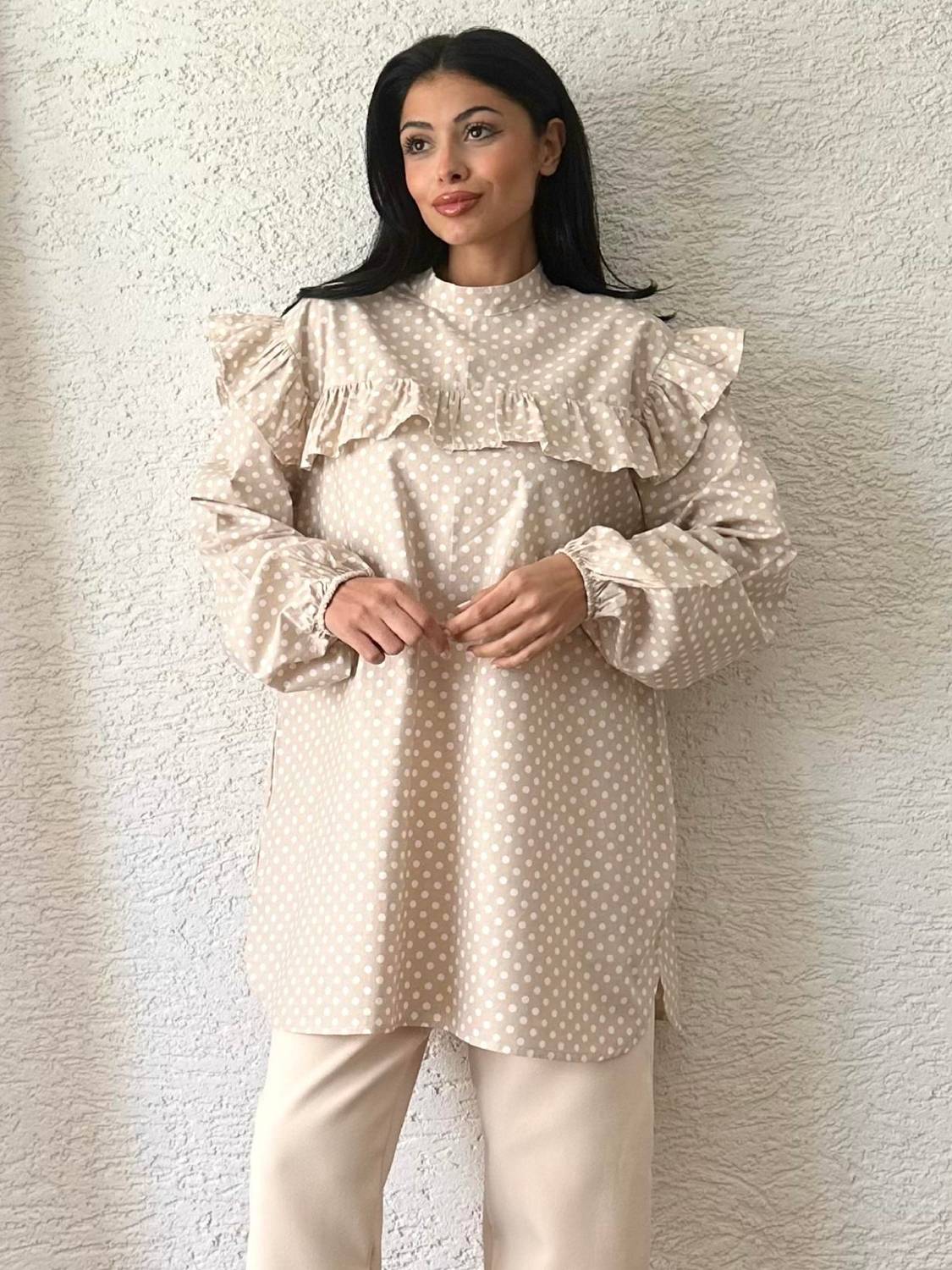 Omuzdan Fırfırlı Krem Puantiyeli Poplin Tunik