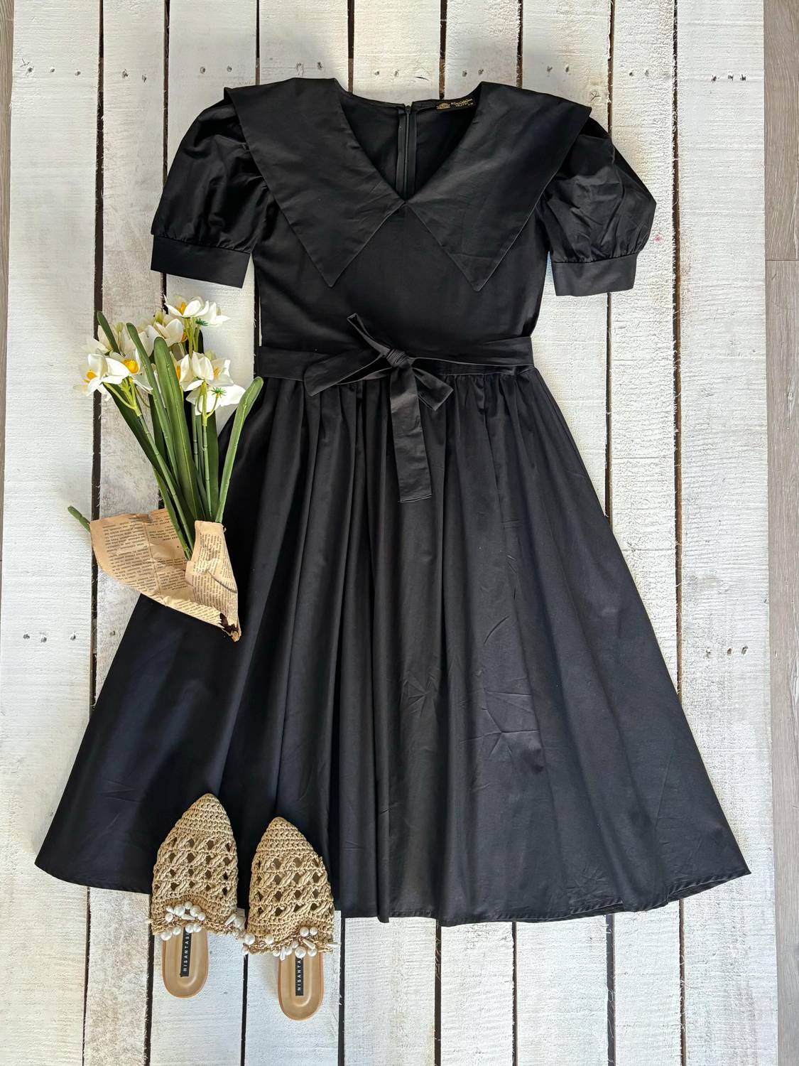 Siyah Büyük Yakalı Poplin Kloş Elbise