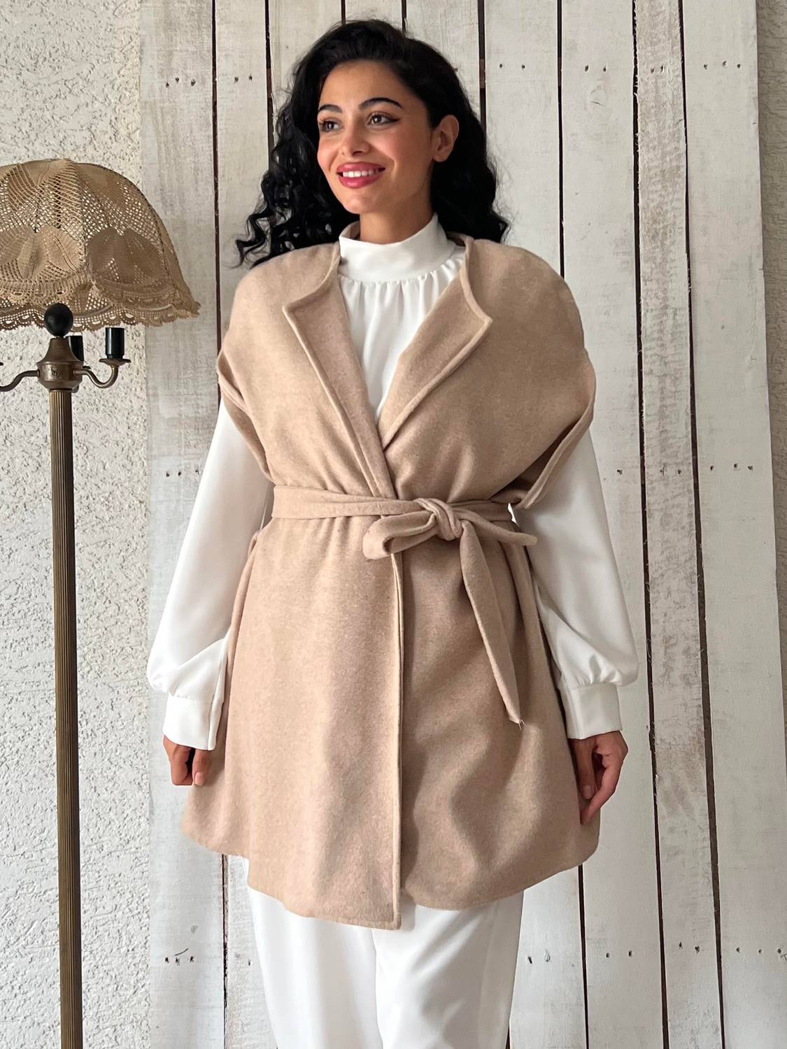 بنش كاشي بانتشو بقصة واسعة ومصنوع من قماش كاشي، يناسب المقاسات القياسية