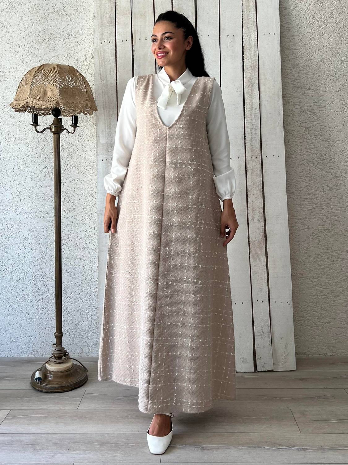 Бежева сукня клепки А-крою з твідів, тканина без помятостей, 135 см, для жінок, розміри 1 (36-38), 2 (40-42), 3 (44-46)