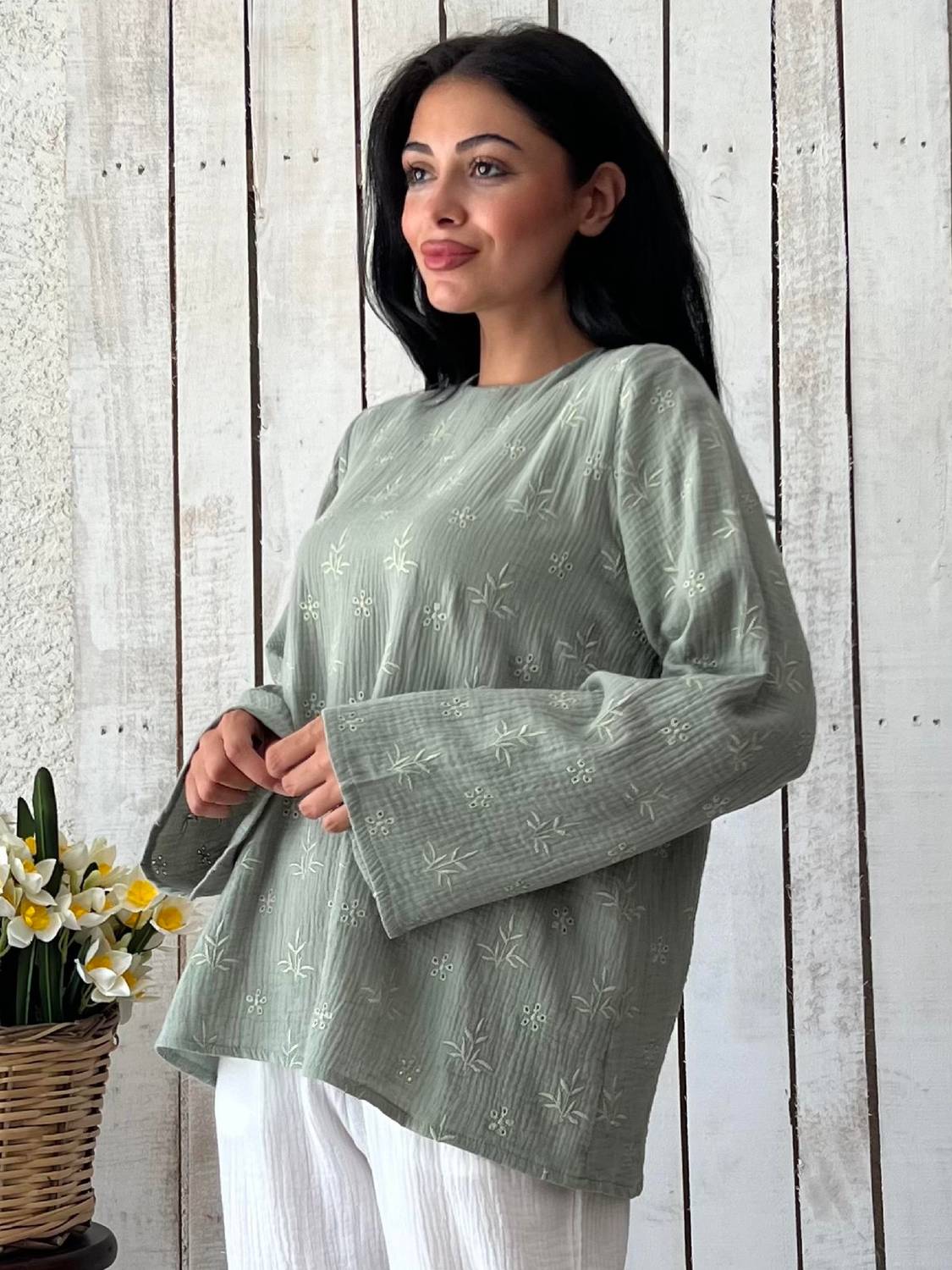 بلوزة موسلين خضراء فضفاضة مزخرفة، ناعمة وقابلة للتنفس، مقاس ستاندرد