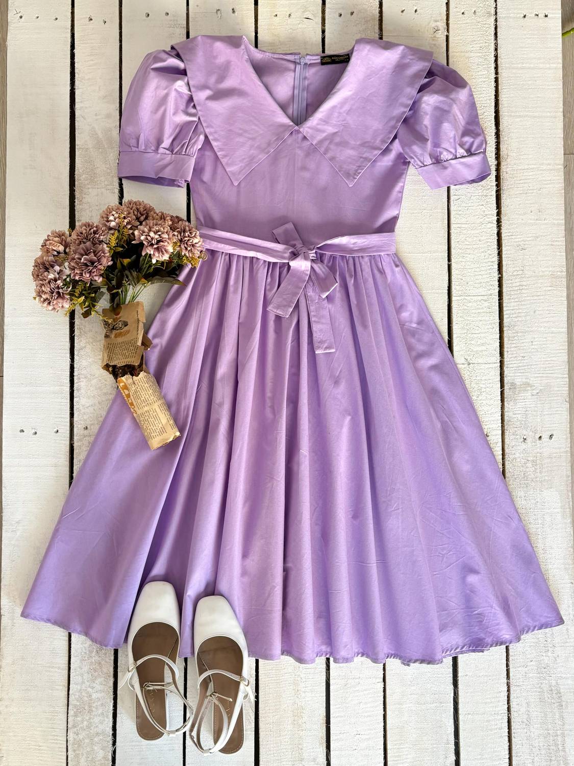 فستان كلوش بوبلين كبير العنق بلون البنفسجي، مصنوع من قطن 100% بخامة مريحة، يتوفر بمقاسات متعددة تناسب مختلف الأجسام