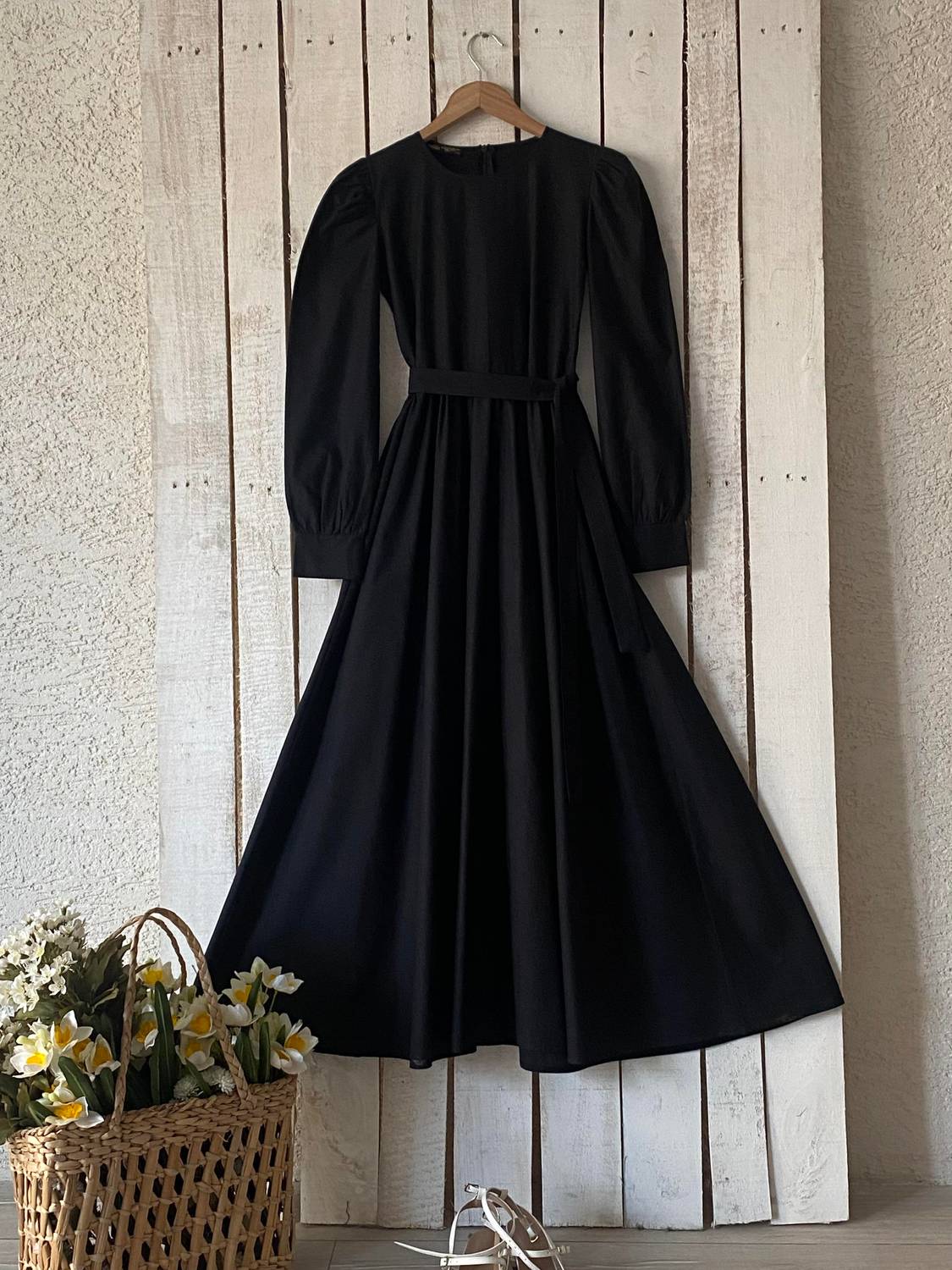 Довге чорне плаття з попліну, 100% бавовна, стильно узке на талії, розміри від S до 3XL, догляд: прати при 30°, підходить для особливих випадків