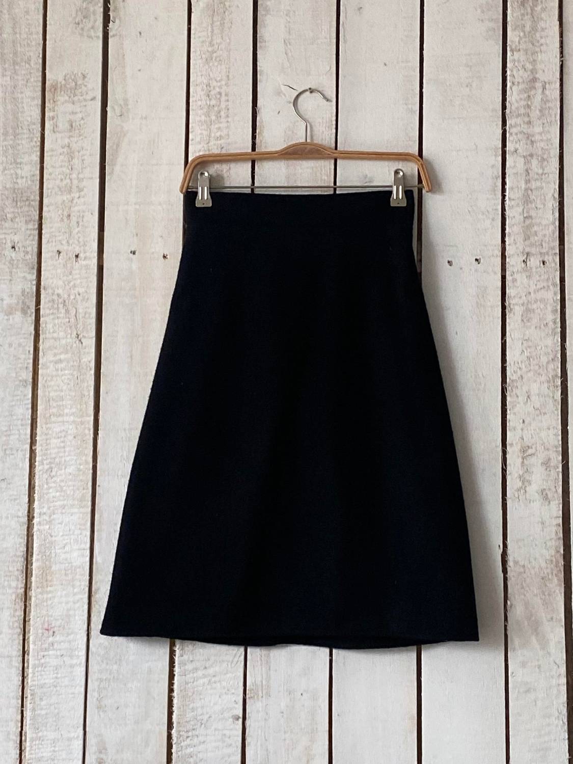 Siyah Kaşe Kısa Etek