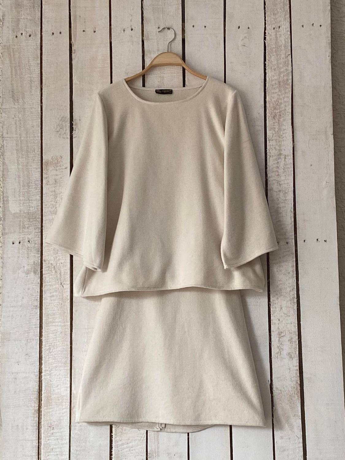 بلوزة وتنورة مصنوعة من قماش كاشه، تصميم فضفاض، قياسات مختلفة، لا تظهر من الداخل، مناسبة للغسيل الجاف والتنظيف الخفيف