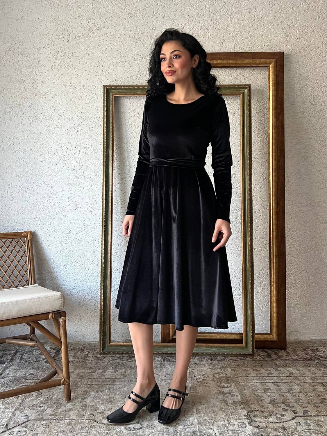 Siyah Kısa Kloş Kadife Elbise