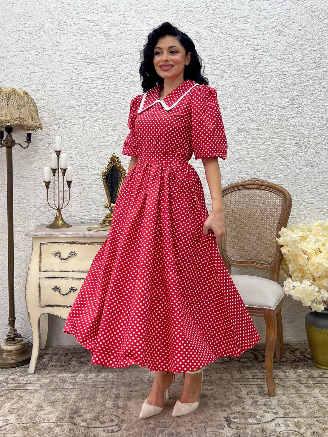 Yakalı Kırmızı Puantiyeli Beyaz Dantelli Kloş Elbise