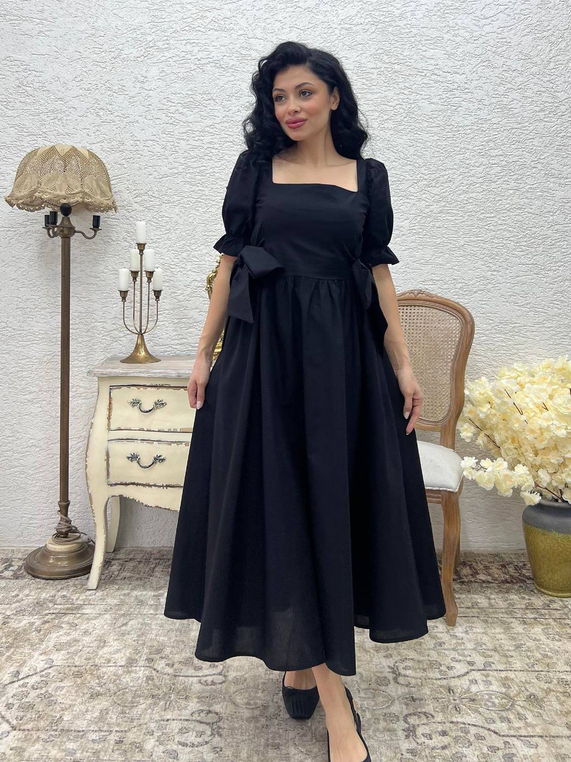 Siyah Fiyonklu Kare Yaka Kloş Poplin Elbise