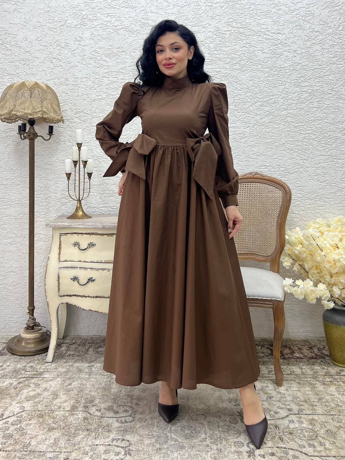 Tesettür Kahverengi Fiyonklu Uzun Poplin Kloş Elbise