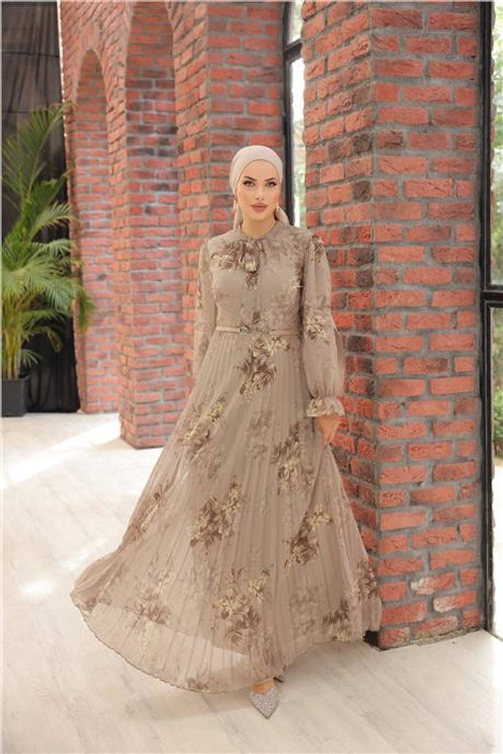 Boyun Bağcıklı Kemerli Desenli Uzun Şifon Elbise - 50011.016 - Vizon