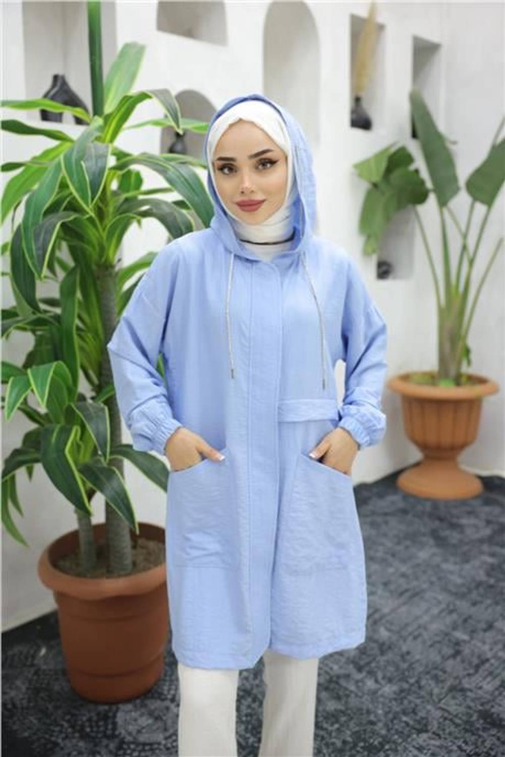 Капюшонний застібний на блискавці абая з кишенями, 71192.113, світло-блакитний, доступні розміри 38-46