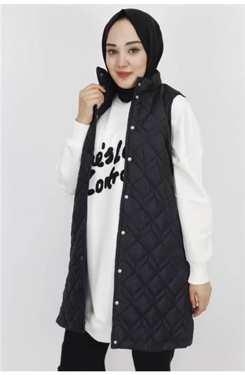 Жилет Despina с капитоной, черный, без рукавов, молния и кнопки, модель 71150.003, доступен в размерах 38-46