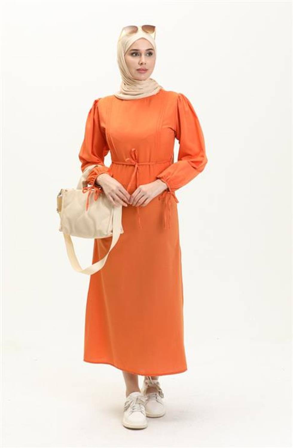 Платье до колена с деталями нервюра и завязками на талии, оранжевое, размеры 38-46